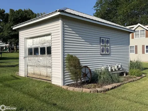 405 E 9th Street Tama IA 52339