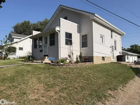 405 E 9th Street Tama IA 52339