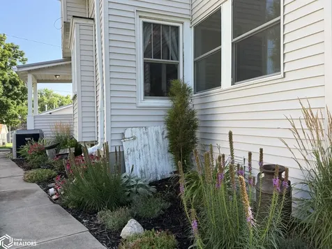 405 E 9th Street Tama IA 52339