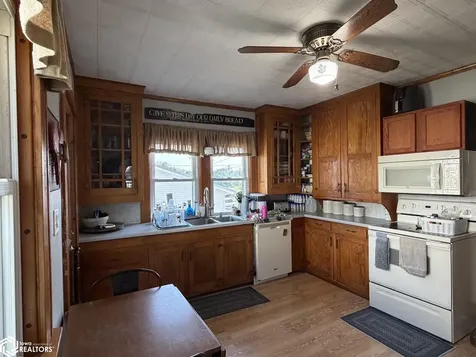 405 E 9th Street Tama IA 52339