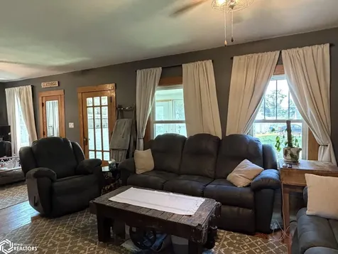 405 E 9th Street Tama IA 52339