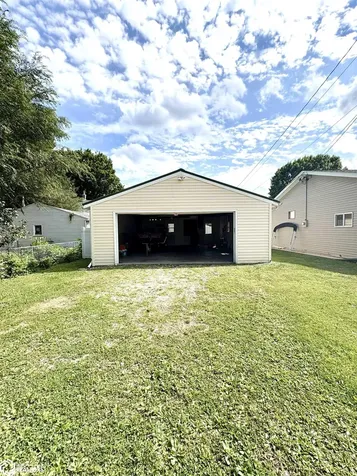 714 Hedge Avenue Burlington IA 52601
