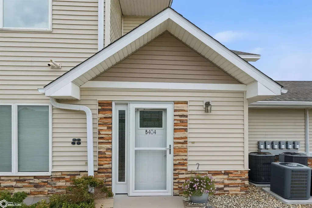 514B E Olive #404 Street Marshalltown IA 50158