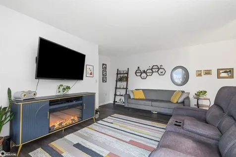 514B E Olive #404 Street Marshalltown IA 50158