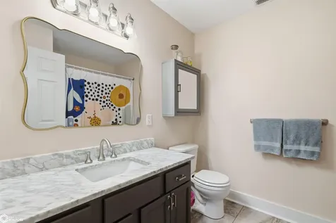 514B E Olive #404 Street Marshalltown IA 50158
