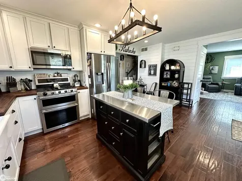 1634 5th Avenue Grinnell IA 50112