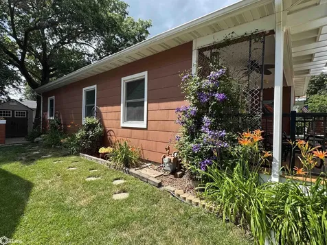 209 S 9th Street Clear Lake IA 50428