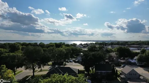 209 S 9th Street Clear Lake IA 50428
