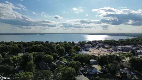 209 S 9th Street Clear Lake IA 50428