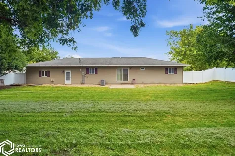 1002 7th Street Eldora IA 50627
