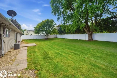 1002 7th Street Eldora IA 50627