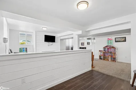 306 Meadowlane Drive Montezuma IA 50171
