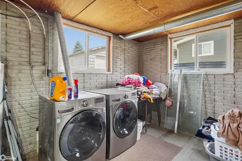 306 Meadowlane Drive Montezuma IA 50171
