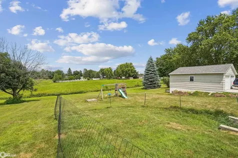 306 Meadowlane Drive Montezuma IA 50171