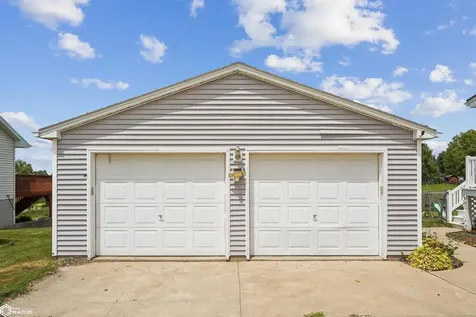 306 Meadowlane Drive Montezuma IA 50171