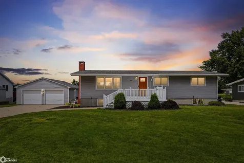 306 Meadowlane Drive Montezuma IA 50171