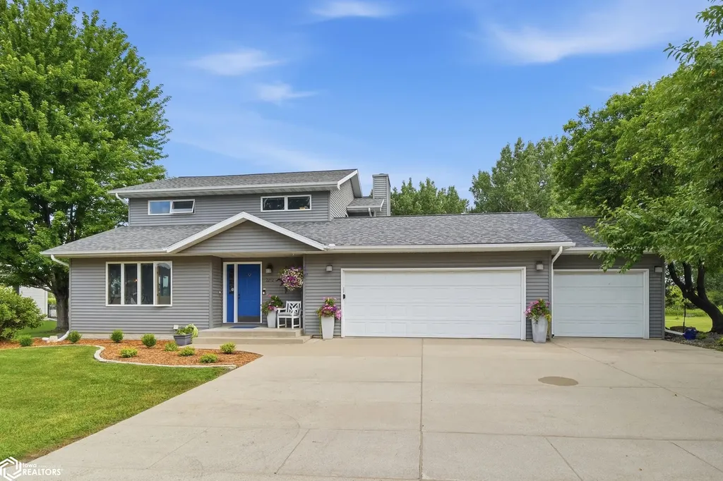 2202 16th Avenue N Clear Lake IA 50428