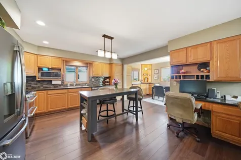 2202 16th Avenue N Clear Lake IA 50428
