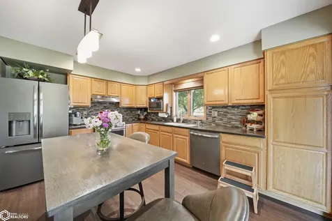 2202 16th Avenue N Clear Lake IA 50428