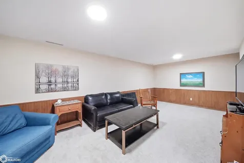 2202 16th Avenue N Clear Lake IA 50428