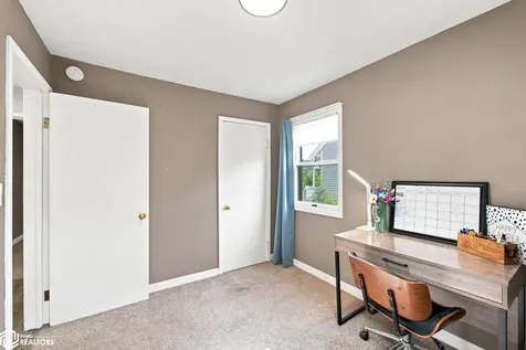 923 N Tyler Avenue Mason City IA 50401