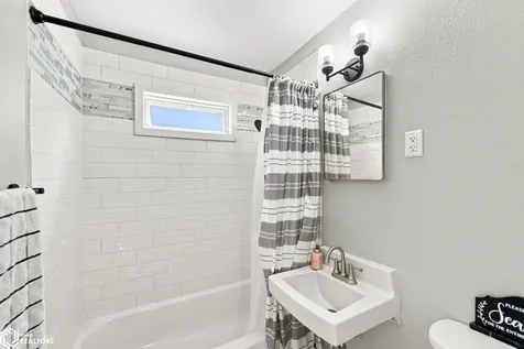 923 N Tyler Avenue Mason City IA 50401