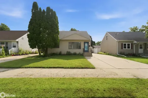 923 N Tyler Avenue Mason City IA 50401