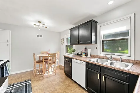 923 N Tyler Avenue Mason City IA 50401