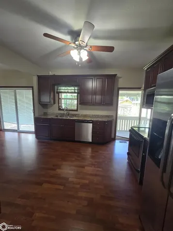437 N 10th Street Oskaloosa IA 52577-1767