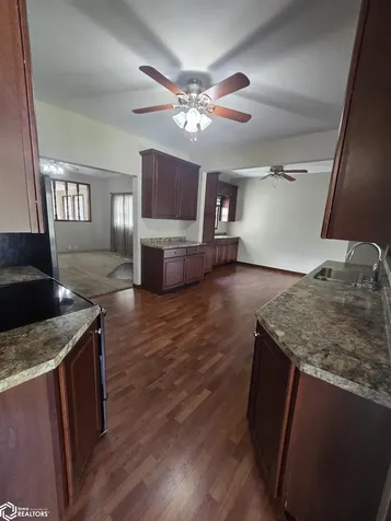 437 N 10th Street Oskaloosa IA 52577-1767