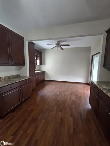 437 N 10th Street Oskaloosa IA 52577-1767