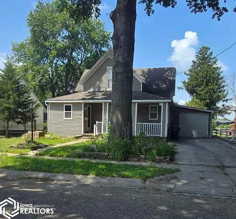 437 N 10th Street Oskaloosa IA 52577-1767