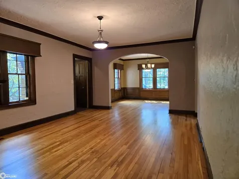 76 N Crescent Drive Mason City IA 50401