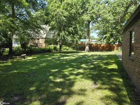 76 N Crescent Drive Mason City IA 50401