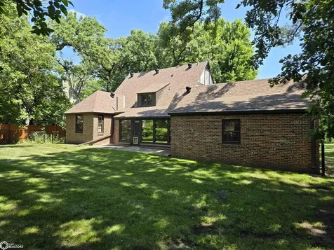 76 N Crescent Drive Mason City IA 50401