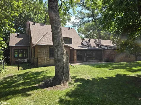 76 N Crescent Drive Mason City IA 50401