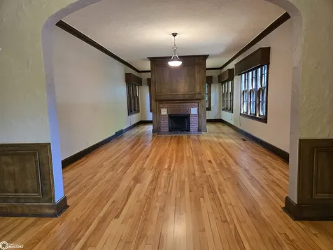 76 N Crescent Drive Mason City IA 50401