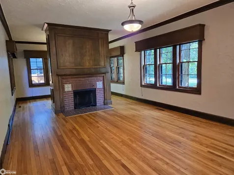 76 N Crescent Drive Mason City IA 50401