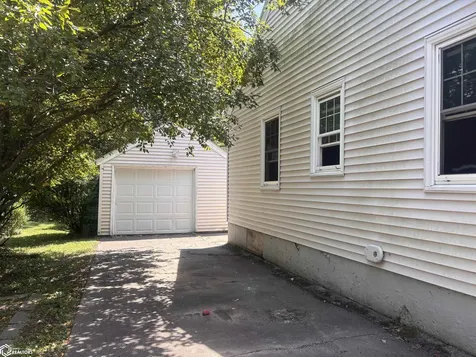 1003 S 4th Street Fairfield IA 52556