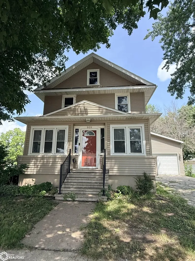 609 1st Avenue SE Clarion IA 50525