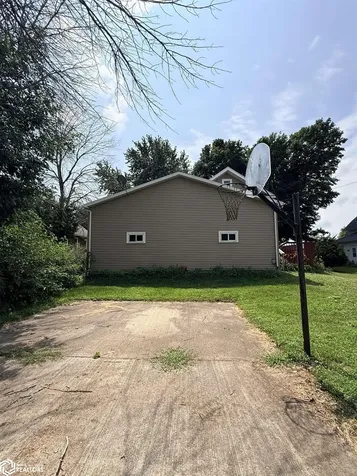 609 1st Avenue SE Clarion IA 50525