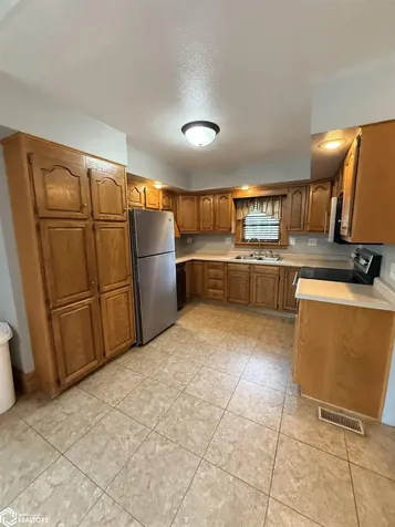 609 1st Avenue SE Clarion IA 50525