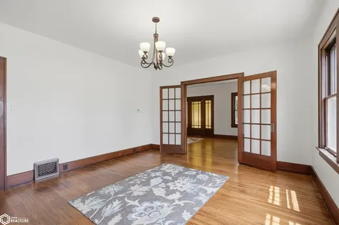 1621 S 15th Street Burlington IA 52601