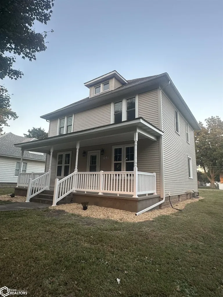 103 S Clark Street Winfield IA 52659