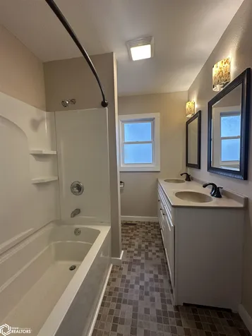 103 S Clark Street Winfield IA 52659