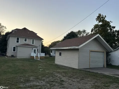 103 S Clark Street Winfield IA 52659