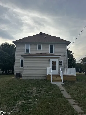 103 S Clark Street Winfield IA 52659