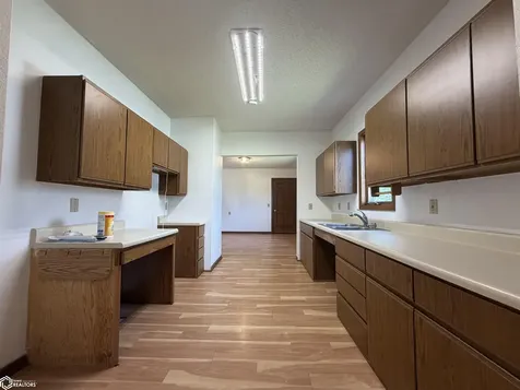 826 Main Avenue N Britt IA 50423