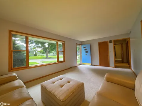 536 S 6th Street Forest City IA 50436