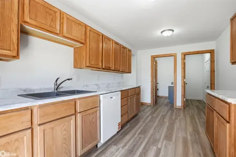 202 E Center Street Winfield IA 52659